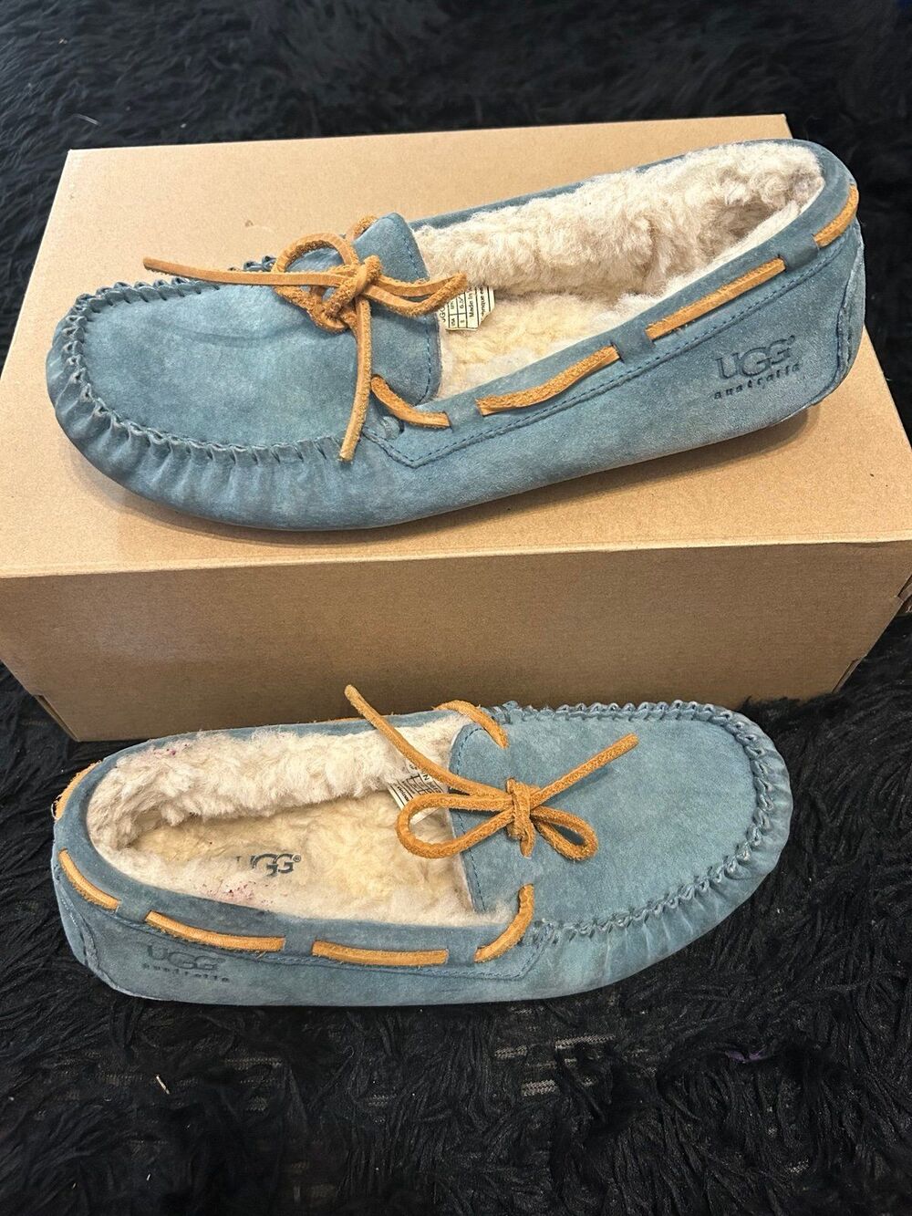 UGG Dakota winter fur moccasin slippers shoes women’s 8 Preowned